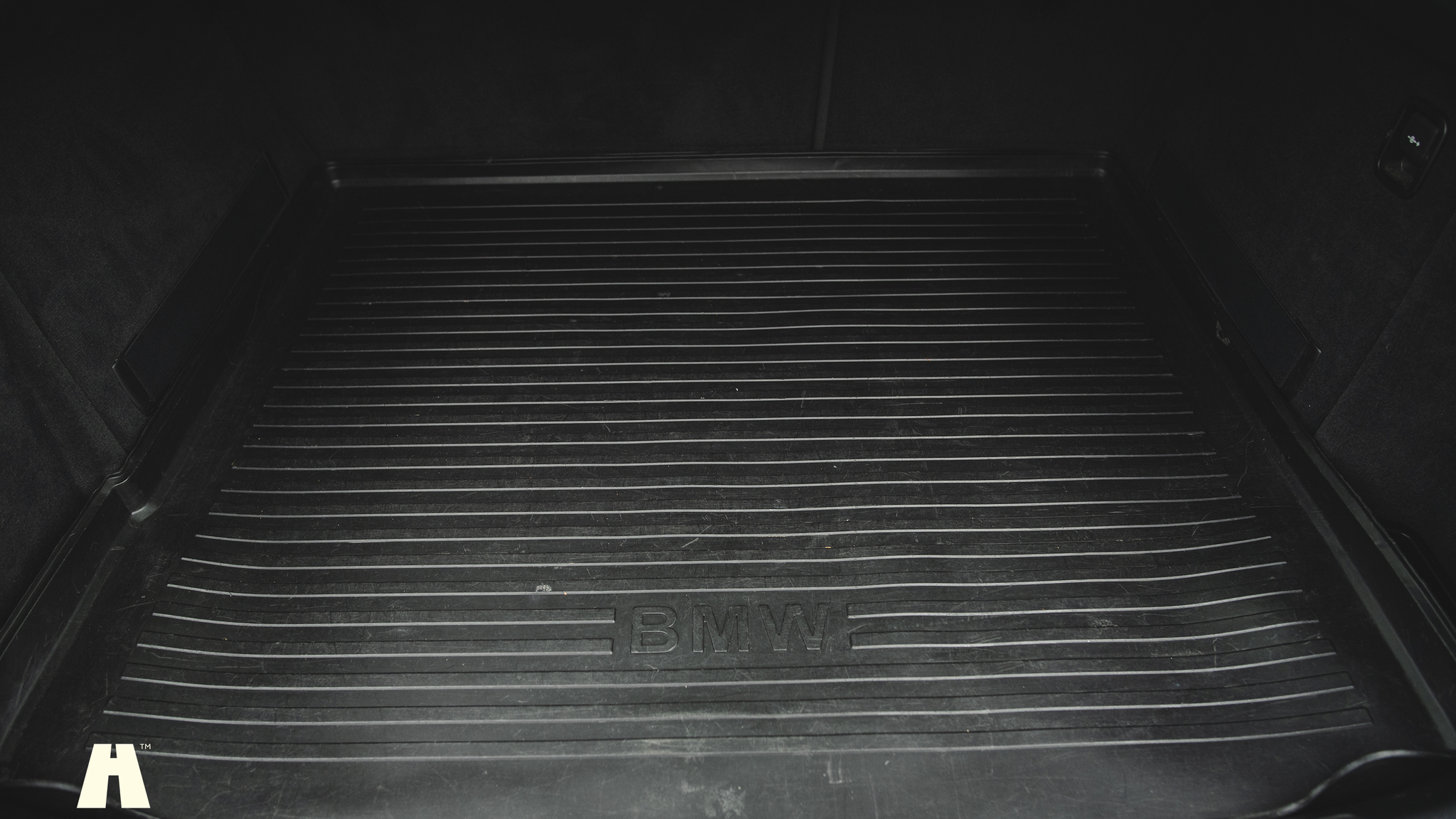 Innenraumfoto von 2010 BMW X6 M Ferrita 555HK (74)