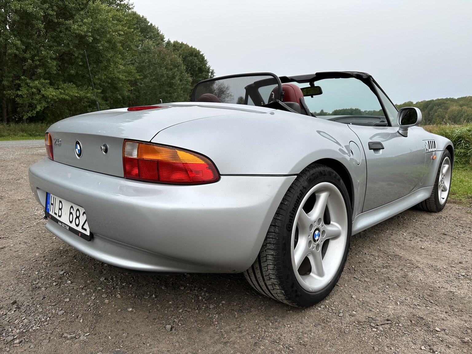 Exterior image of 1997 BMW Z3 2.8 Roadster