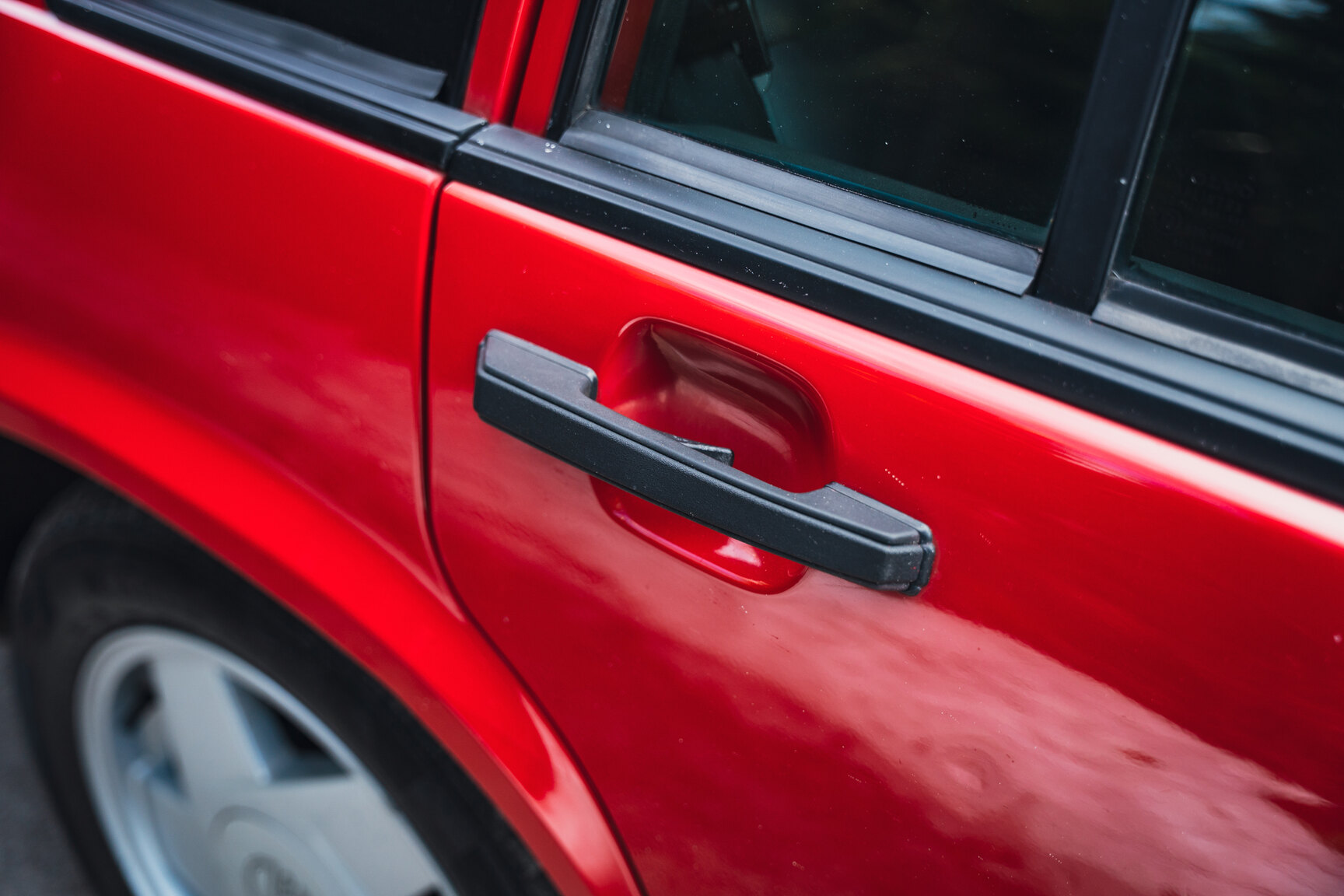 Exterior image of 1990 VOLVO 740 Turbo