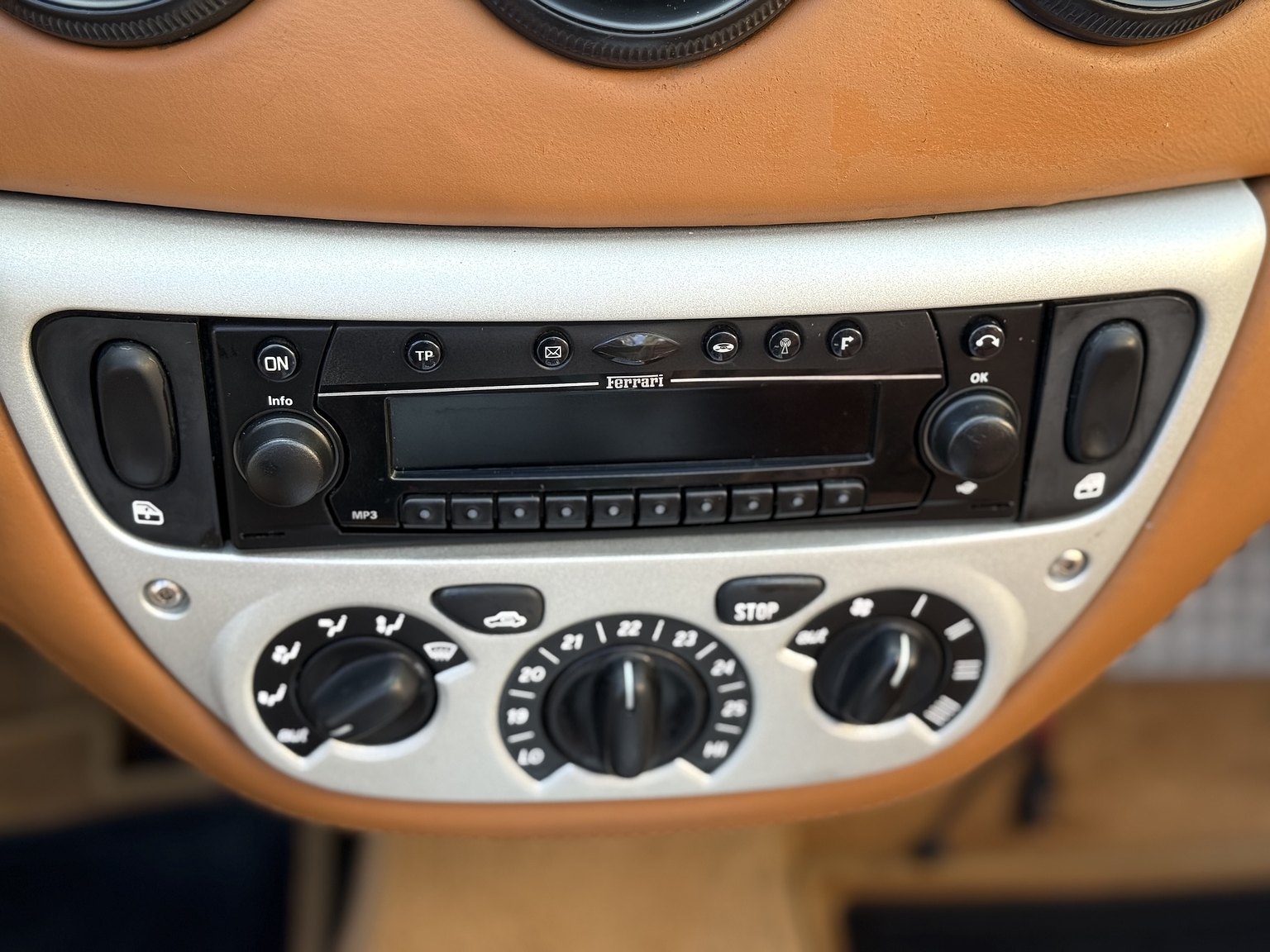 Innenraumfoto von 2001 Ferrari 360 Spider