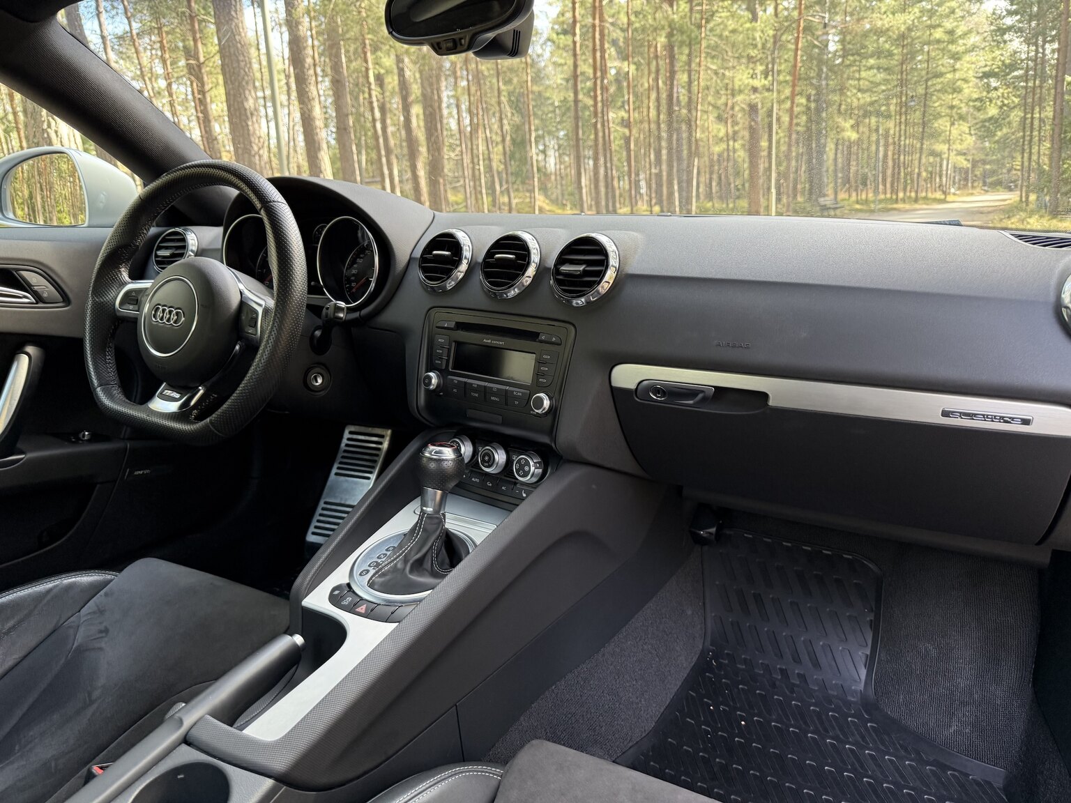 Interior image of 2011 Audi TT RS Coupé