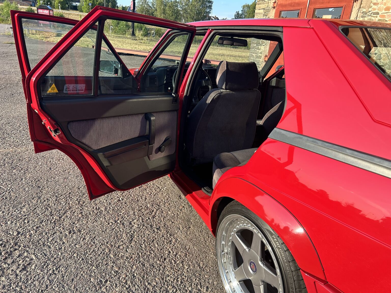 Interior image of 1988 Alfa Romeo 75 (13)