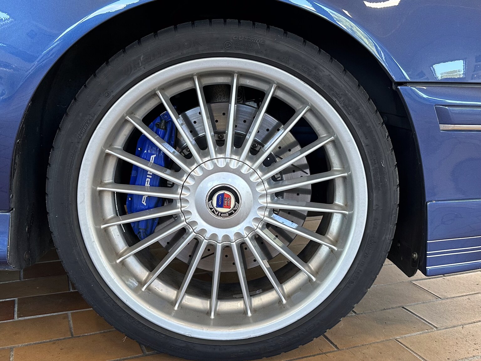 Exteriörbild på 2002 ALPINA B10 V8S