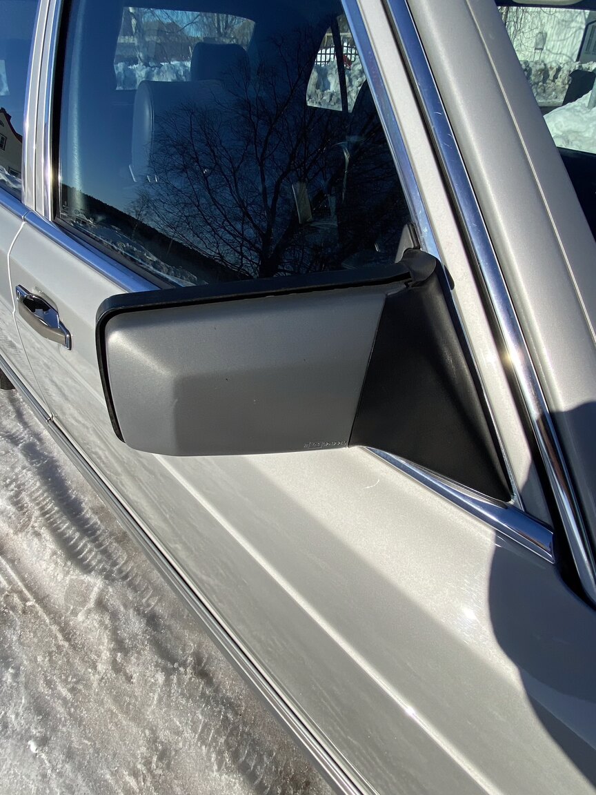 Exteriörbild på 1988 Mercedes-Benz 300 SE (33)