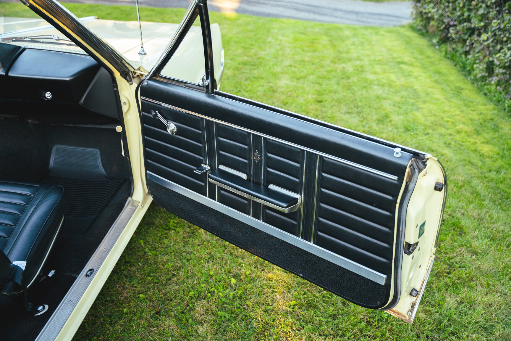 Interiörbild 1967 Oldsmobile Cutlass Supreme Cabriolet