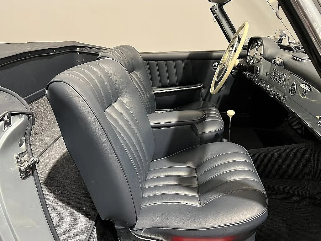 Interiörbild 1960 Mercedes 190 SL (2)