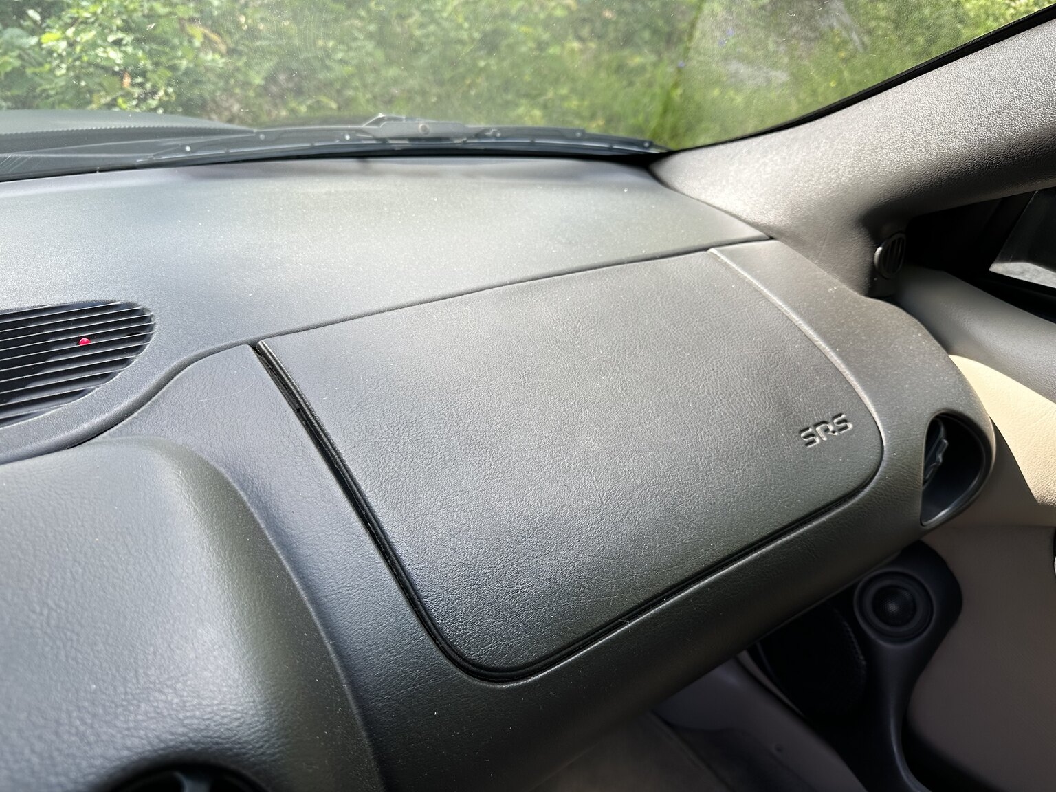 Interior image of 2000 Pontiac TransAm Firebird (18)