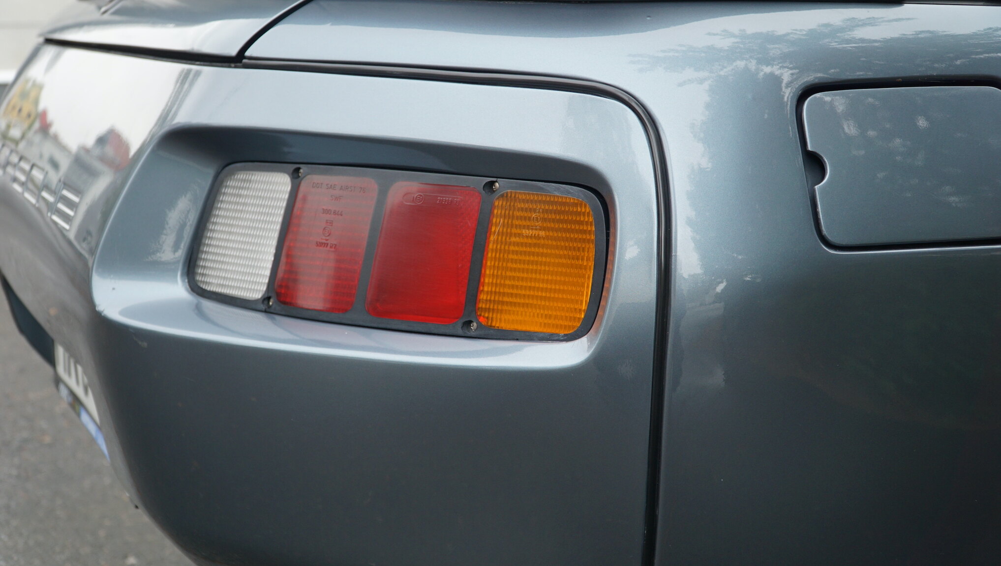 Exterior image of 1983 Porsche 928S (65)