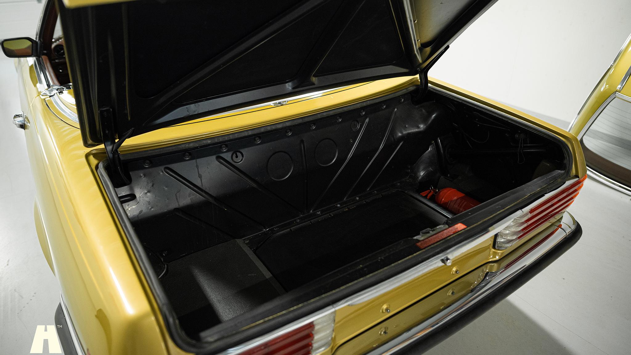 Interior image of 1975 Mercedes SL 350