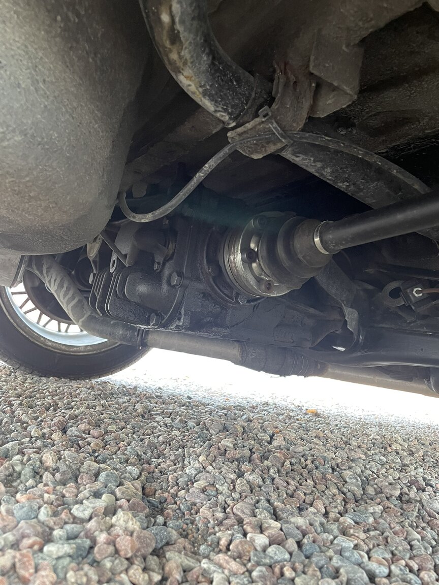 Image of 1987 BMW 320i mechanics