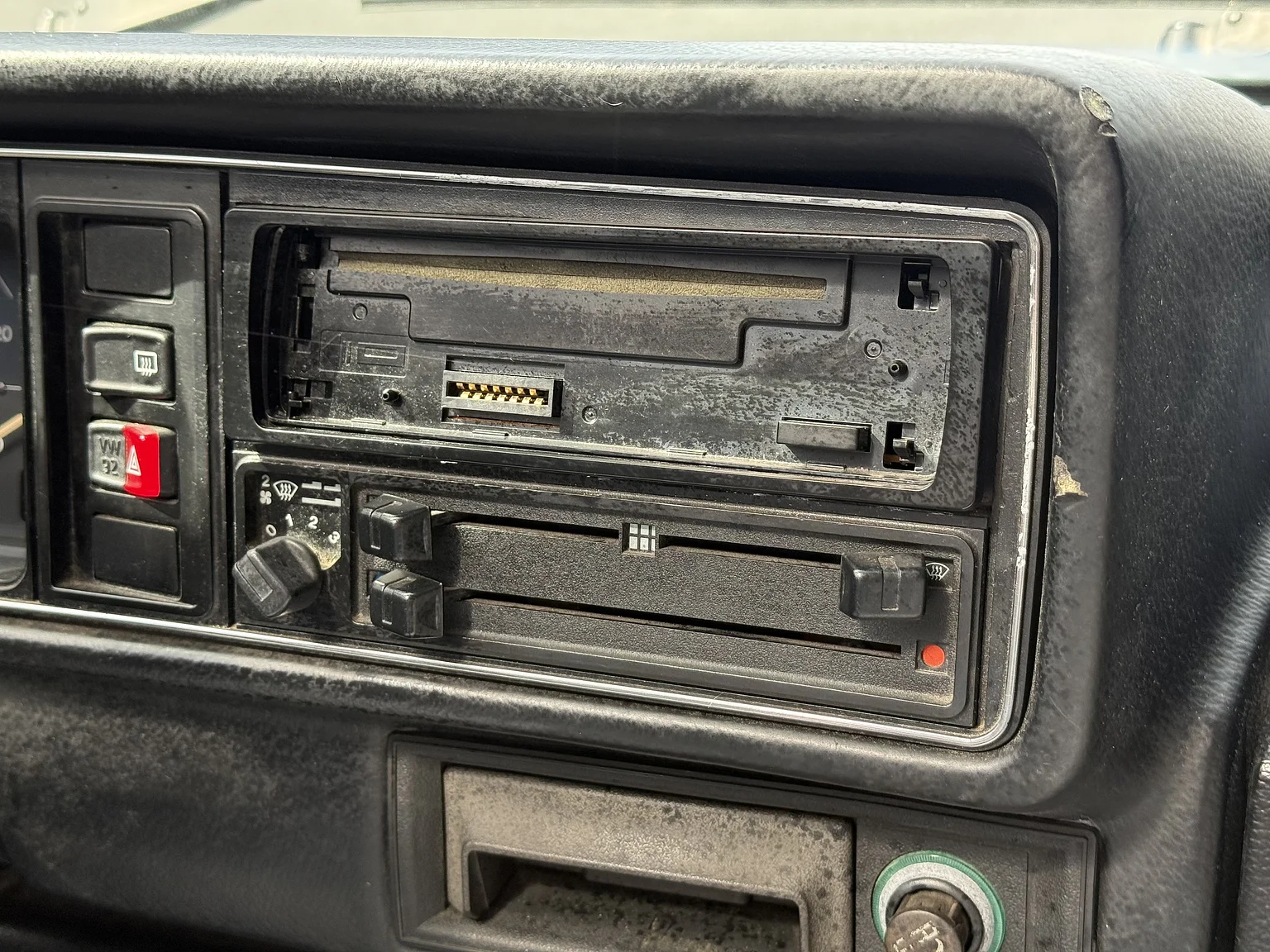 Innenraumfoto von 1987 VW Golf Cabriolet (29)