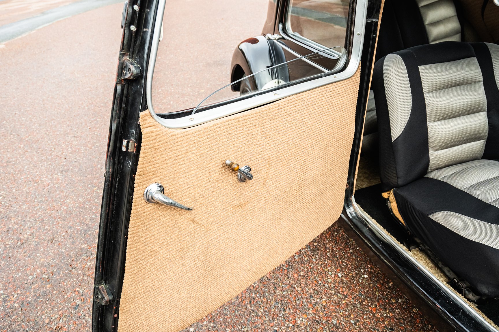 Interior image of 1951 Citroën Berline 11 Sport