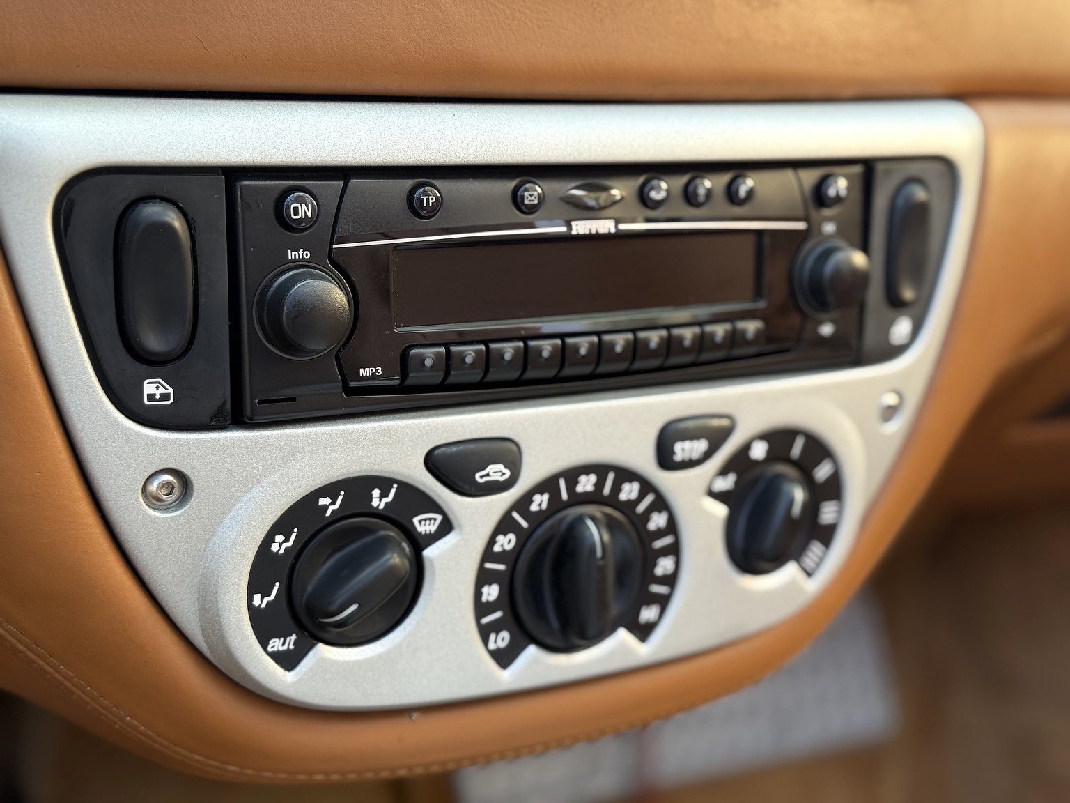Innenraumfoto von 2001 Ferrari 360 Spider