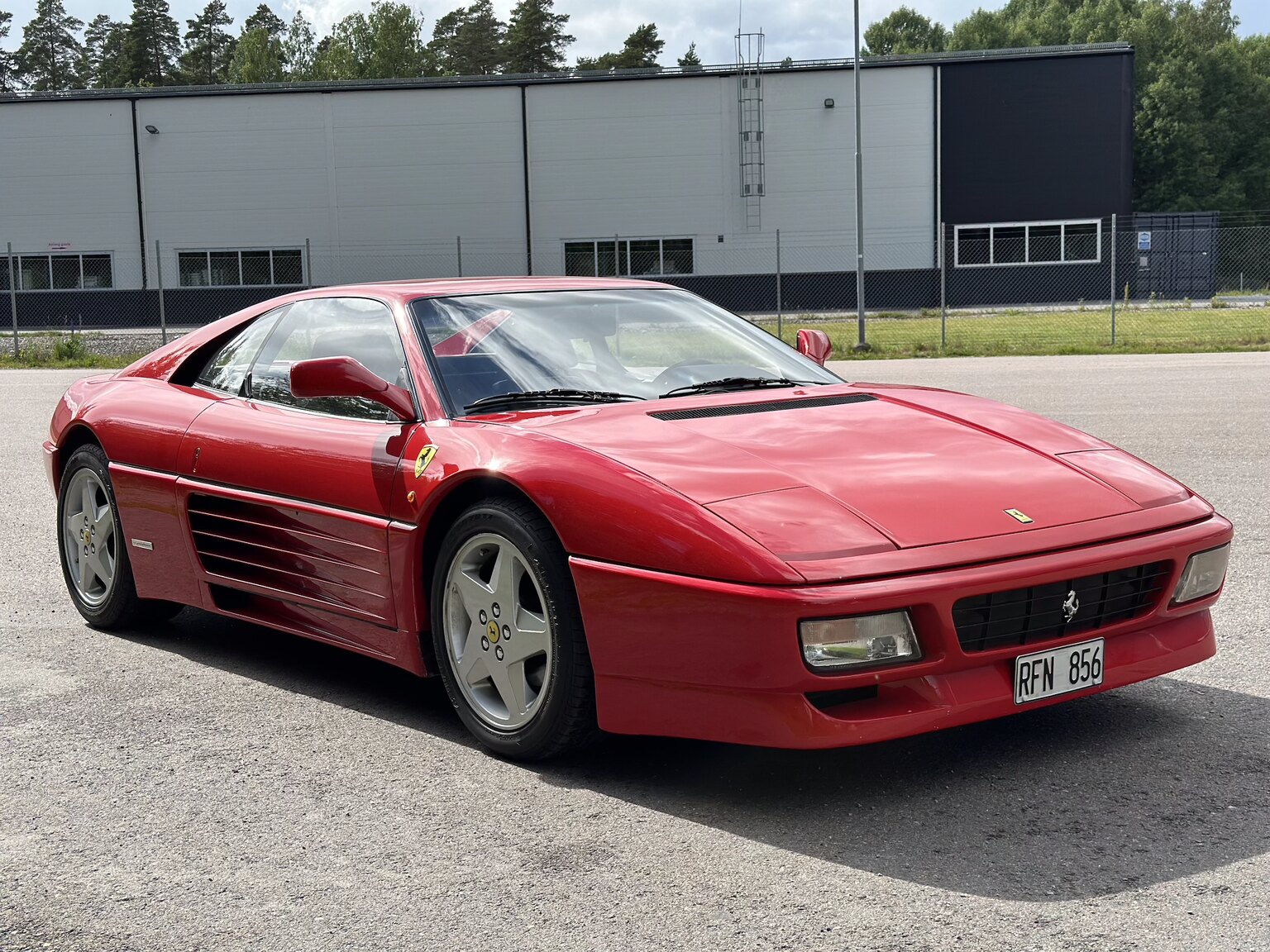 Exteriörbild på 1990 Ferrari 348 (8)