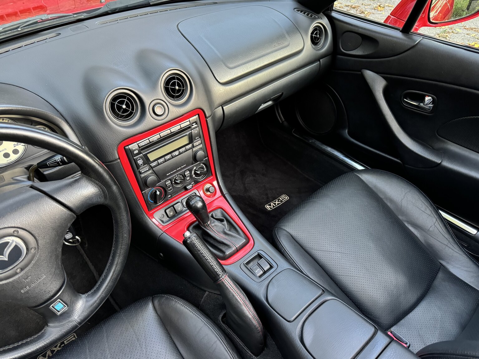 Innenraumfoto von 2004 Mazda MX-5