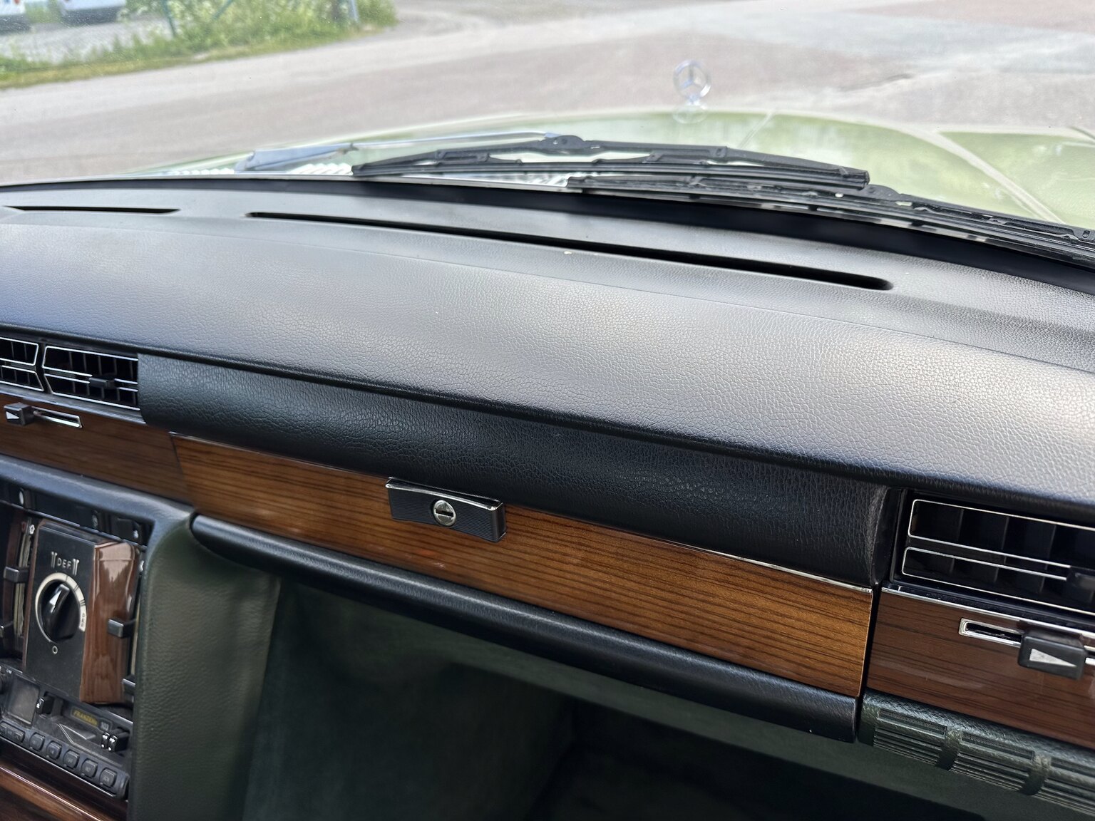 Innenraumfoto von 1975 Mercedes Benz 450 SEL (51)