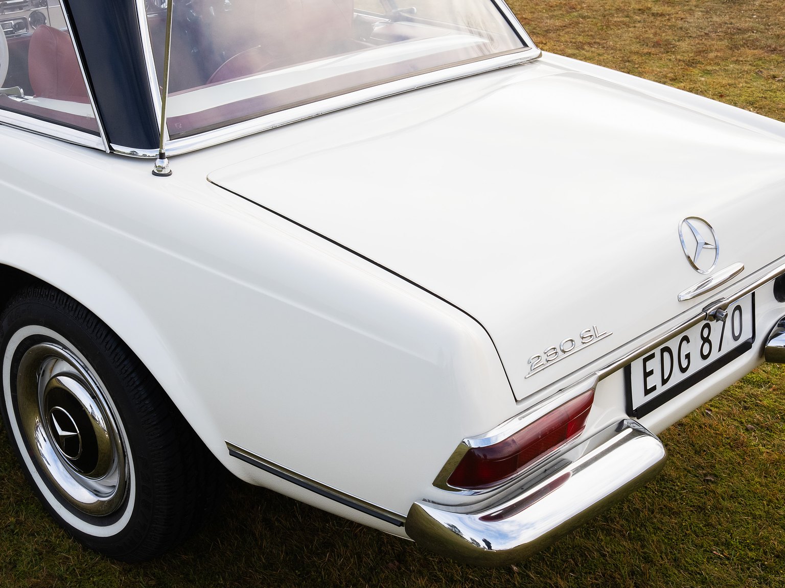Exterior image of 1966 Mercedes-Benz 230 SL "Pagoda"