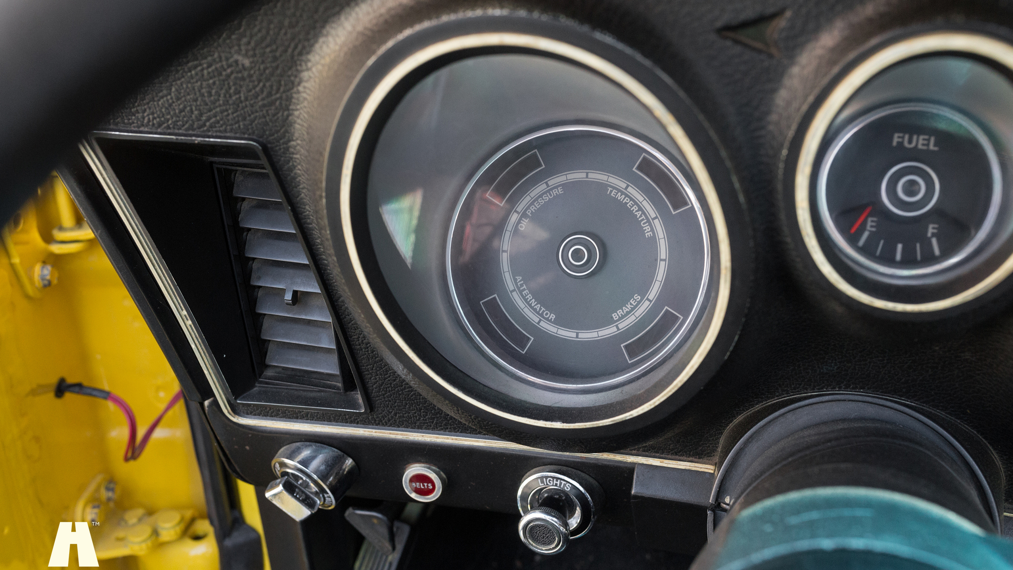 Interior image of 1971 Ford Mustang 429 Cabriolet (44)