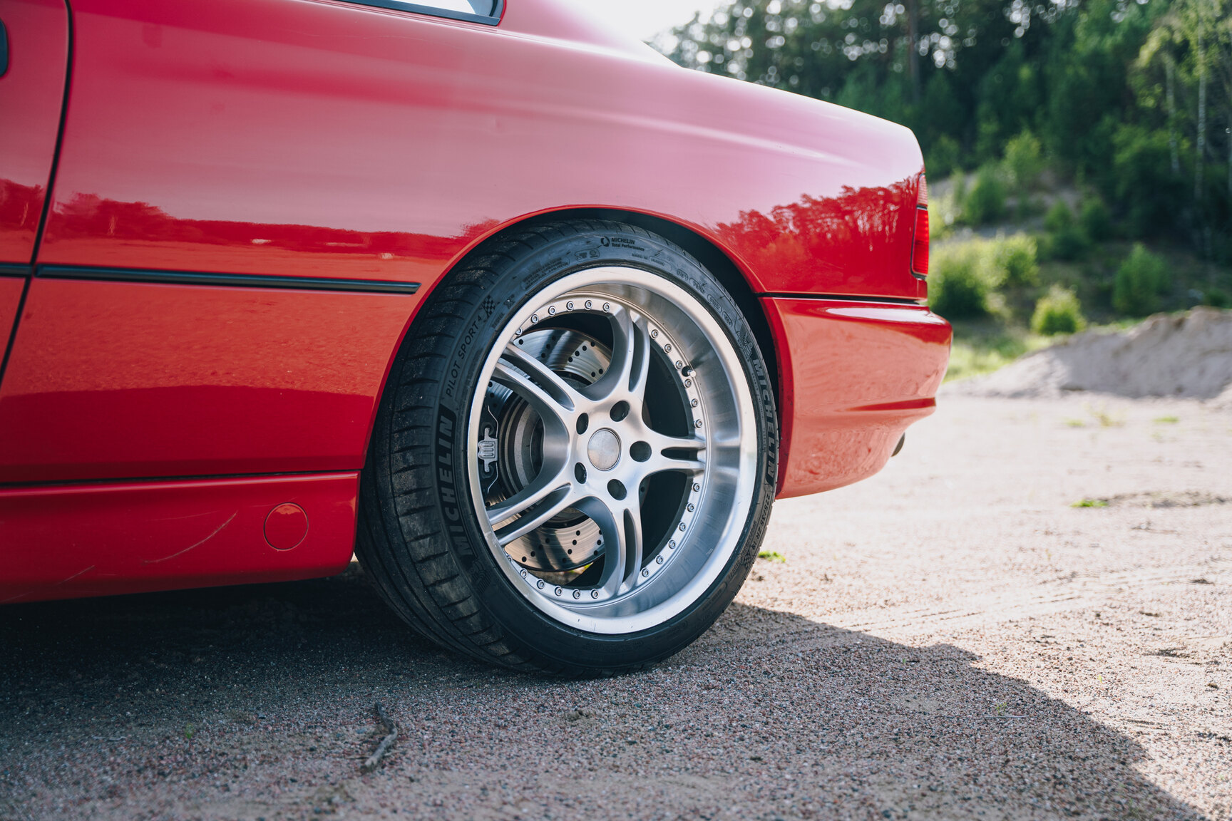 Exterior image of 1991 BMW 850 i Manuell 1000hk