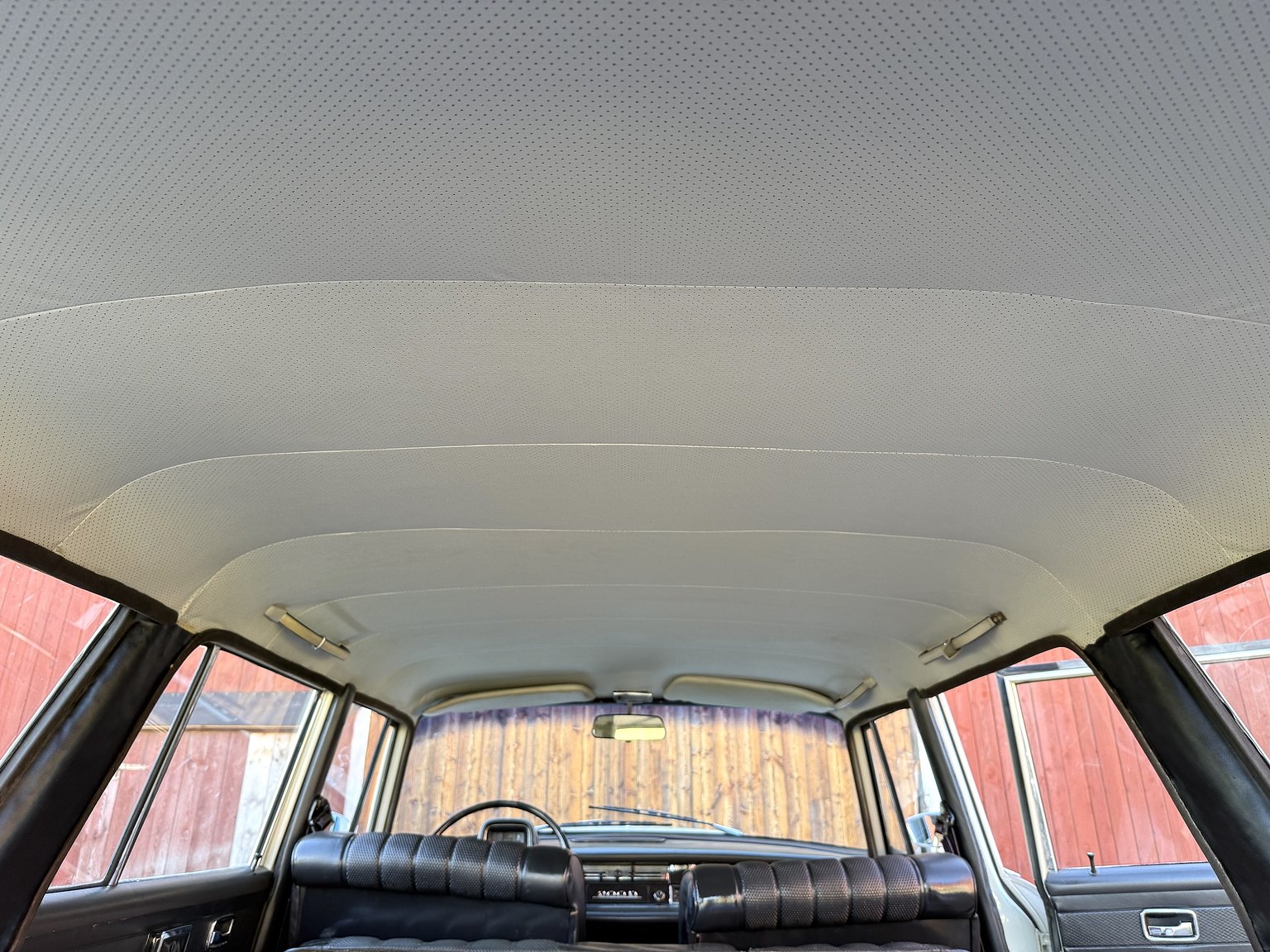Interiörbild 1967 Mercedes-Benz 200D Safari