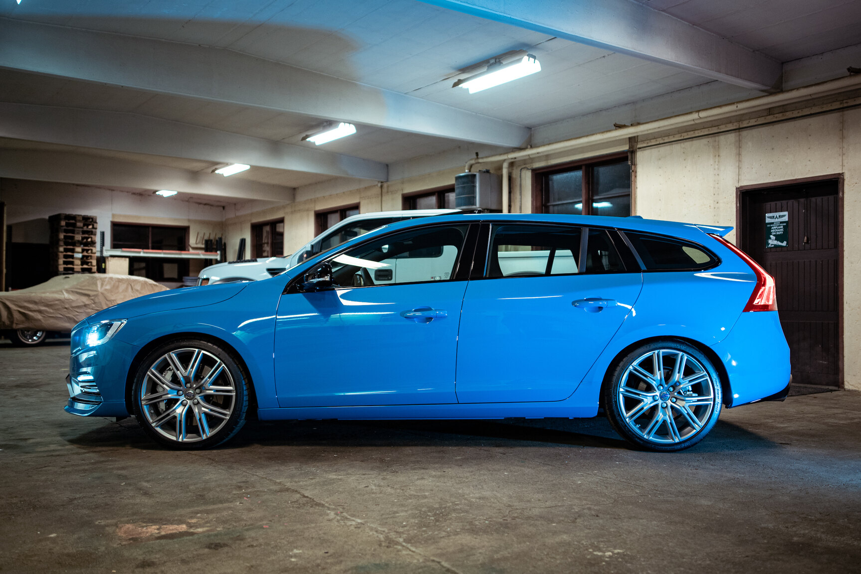 Exteriörbild på 2017 Volvo V60 Polestar T6 AWD