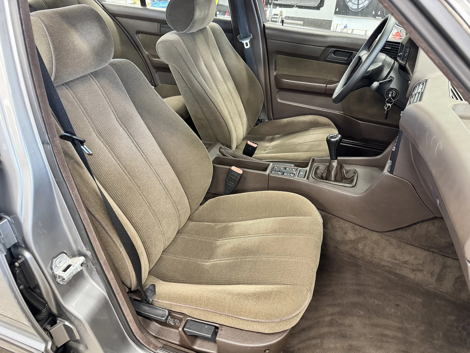 Interior image of 1988 BMW 535i - NO RESERVE (55)