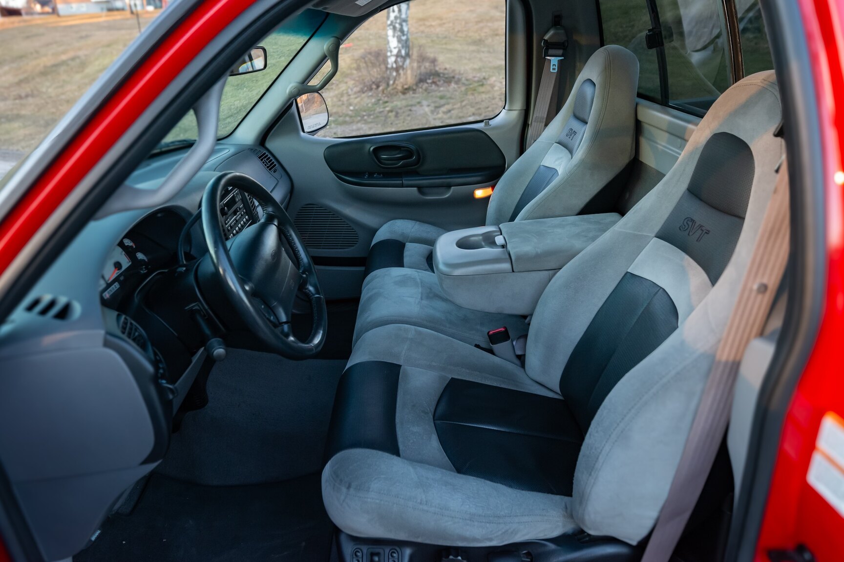 Interior image of 2000 FORD F-150 SVT Lightning