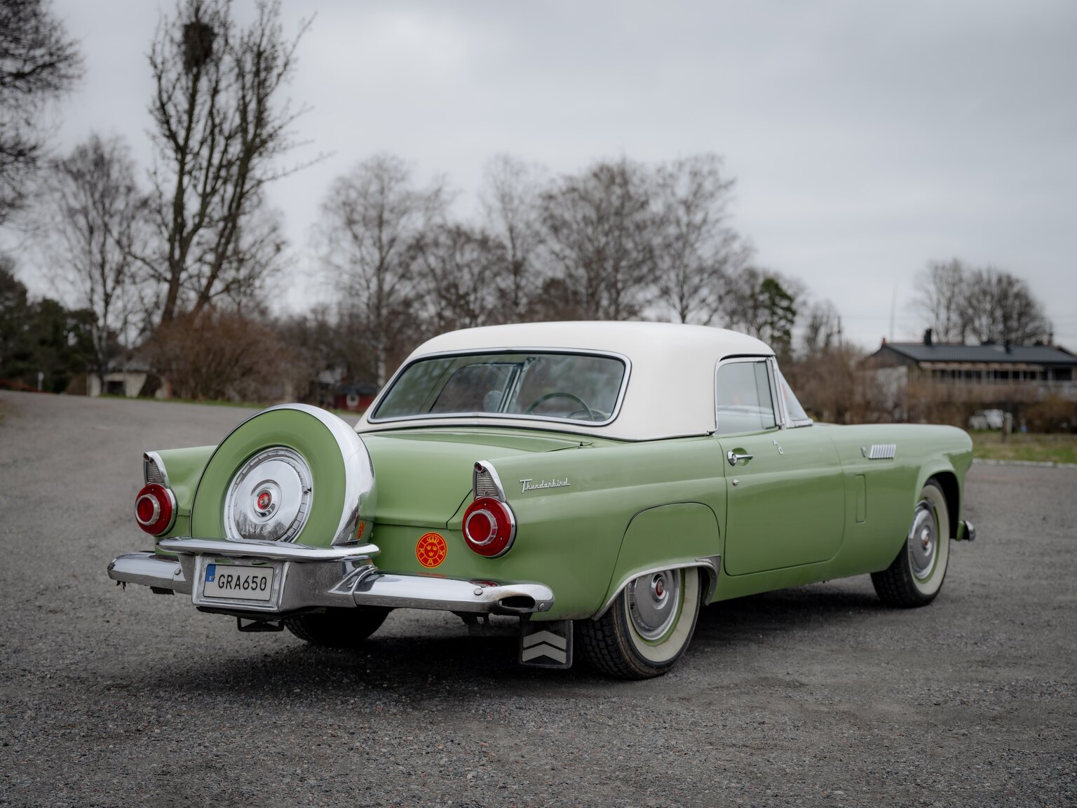 Exteriörbild på 1956 Ford Thunderbird (9)