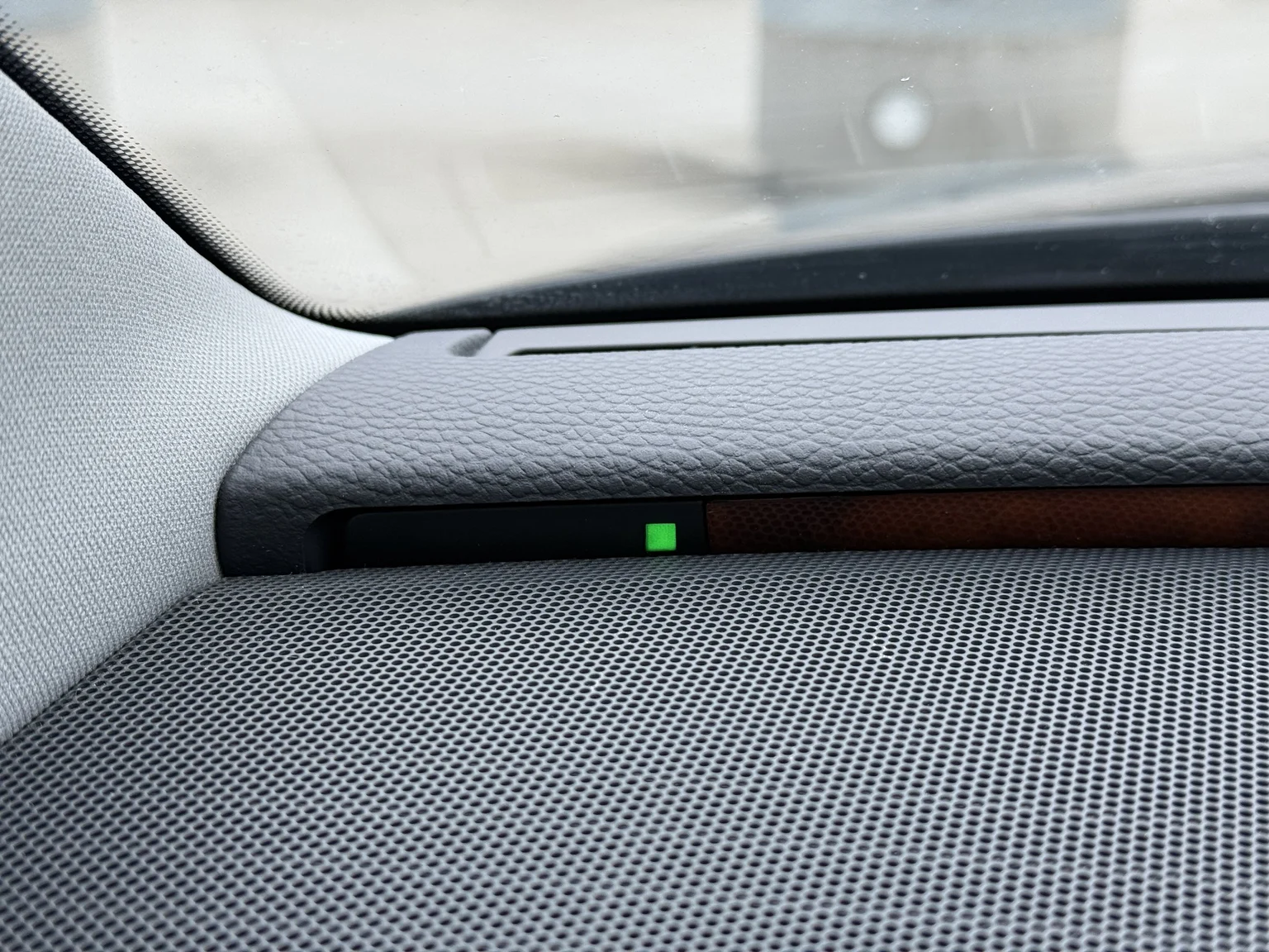 Innenraumfoto von 2013 Volkswagen Phaeton 3.0 TDI (84)