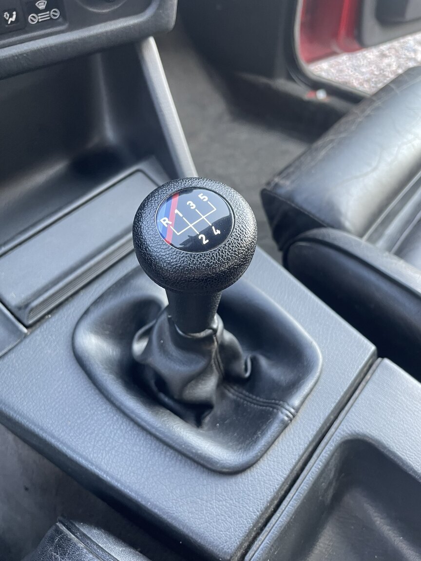 Innenraumfoto von 1987 BMW 320i