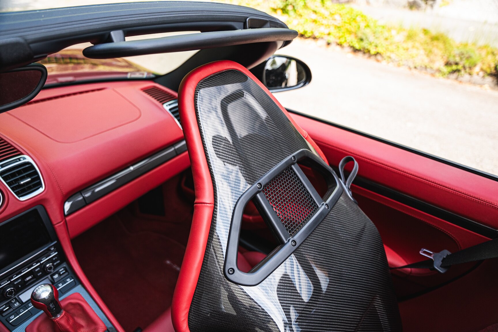 Interior image of 2013 Porsche Boxster S (40)