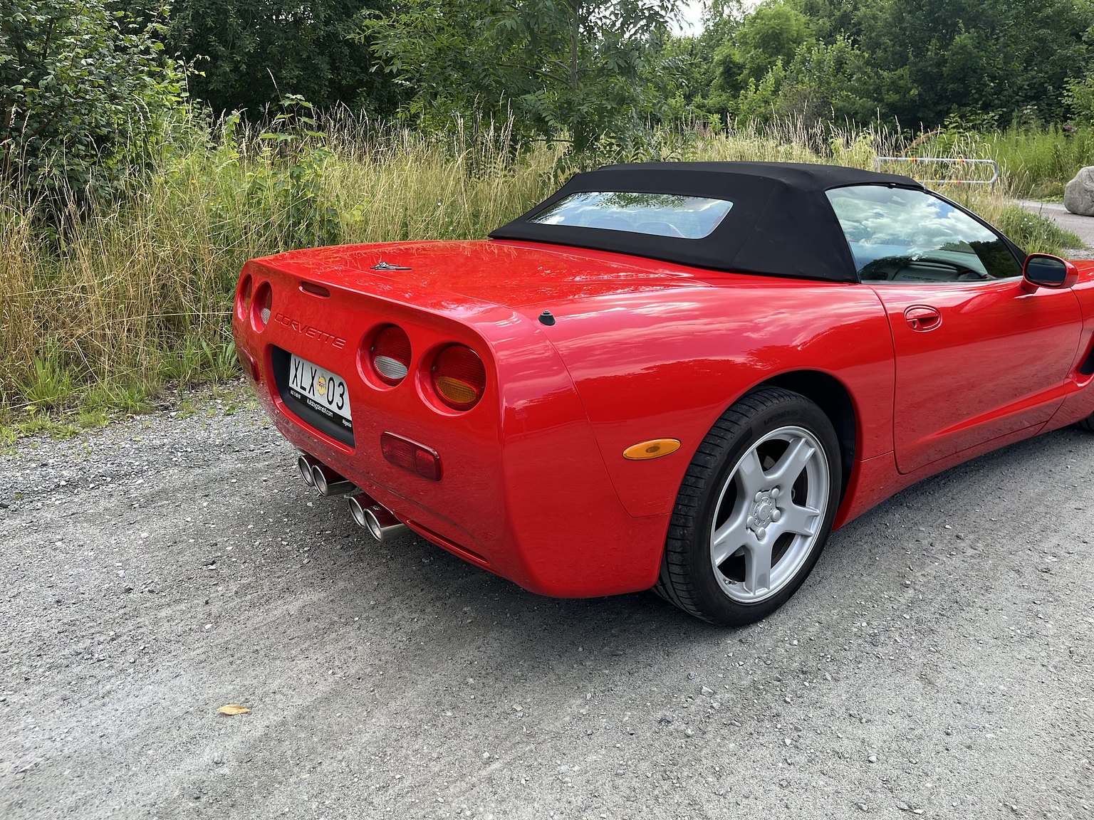 Exterior image of 2000 Chevrolet Corvette Cabriolet