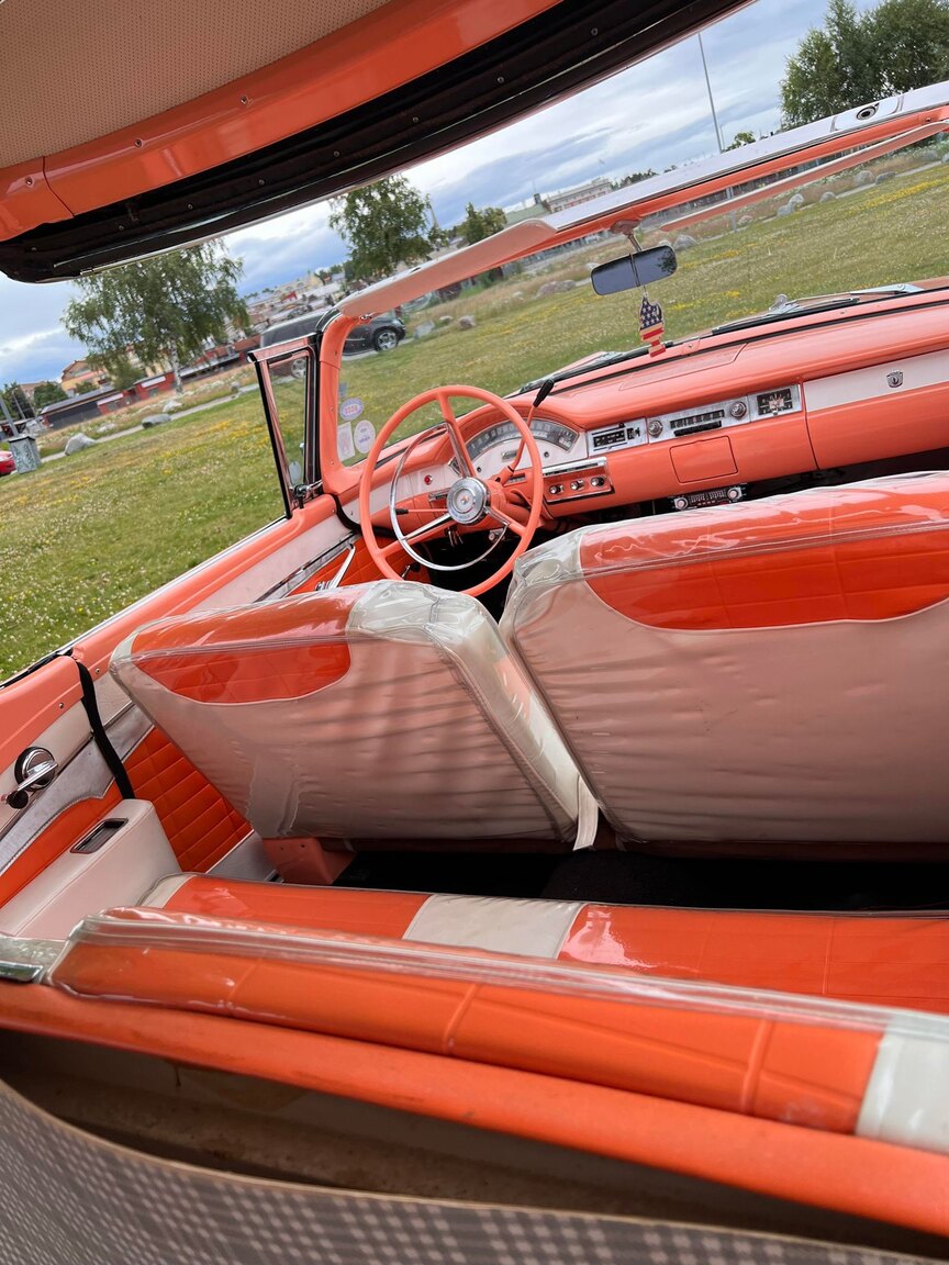 Interiörbild 1957 Ford Fairlane 500 Skyliner Retract