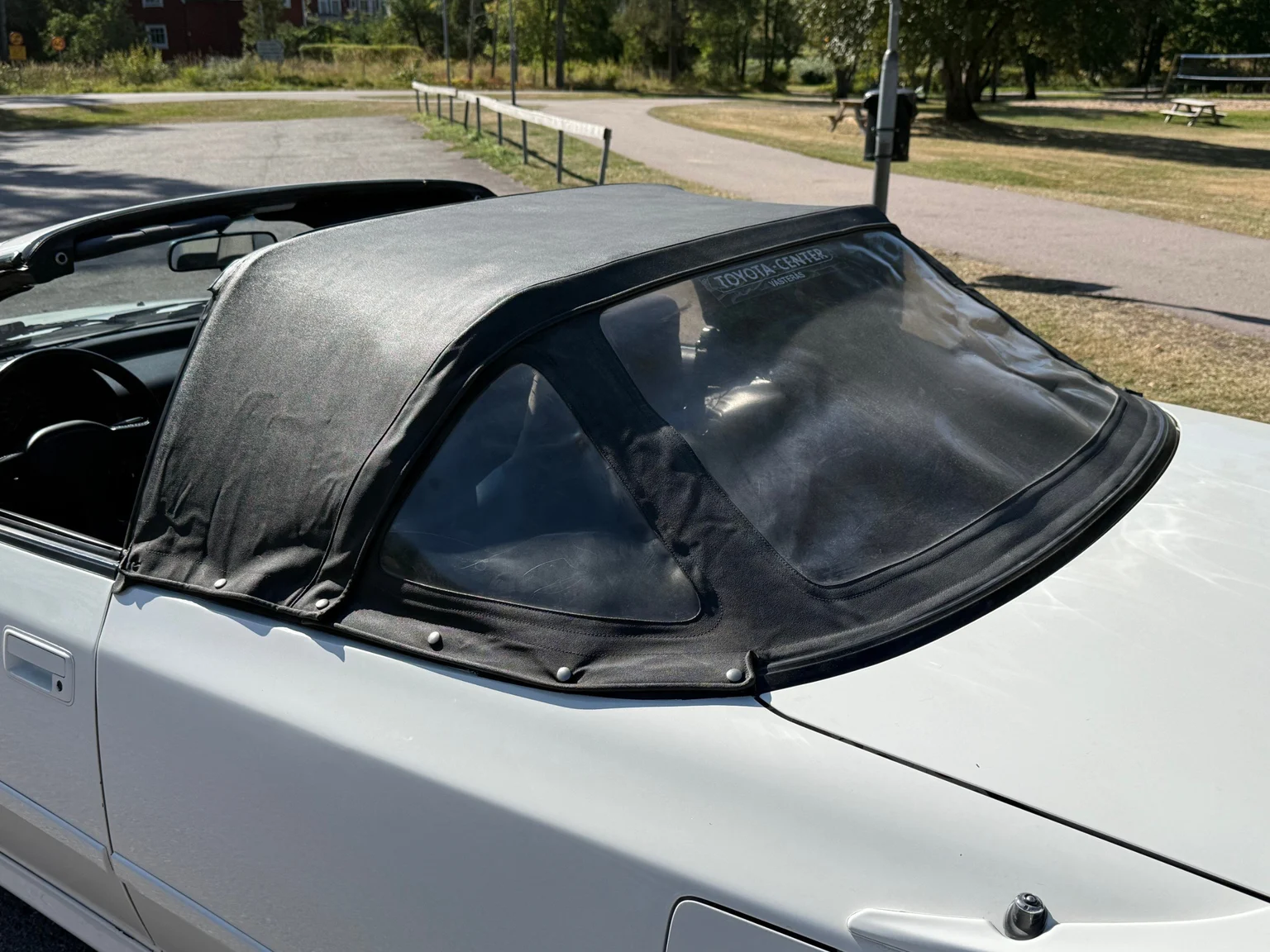 Exterior image of 1988 Toyota Celica Cabriolet (18)