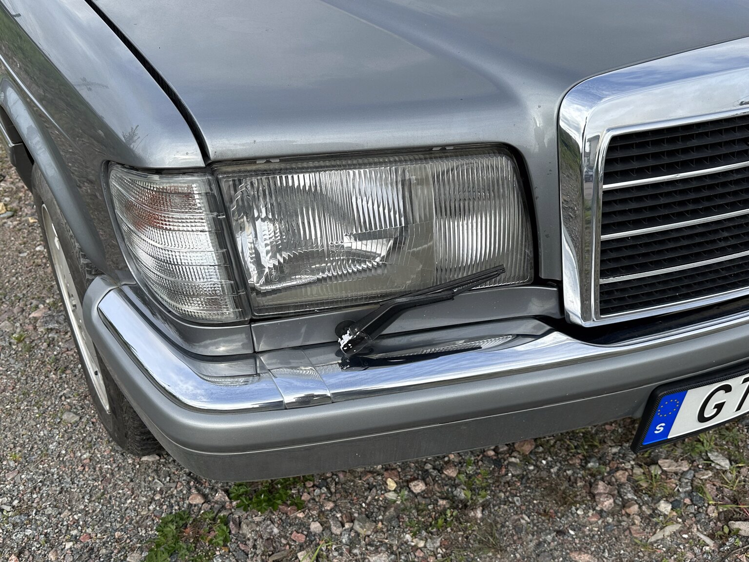 Exterior image of 1987 Mercedes 300 SE