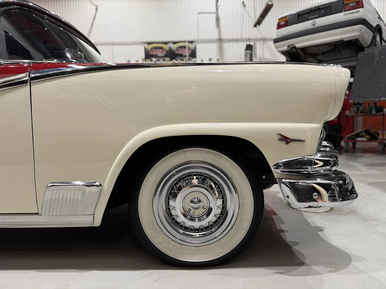 Aussenfoto 1956 Ford Fairlane Sunliner V8 5.1 (78)