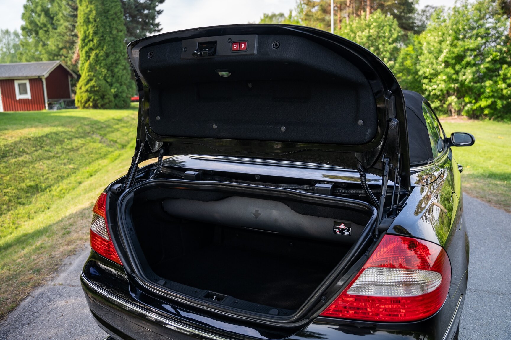 Interior image of 2009 Mercedes-Benz CLK 550