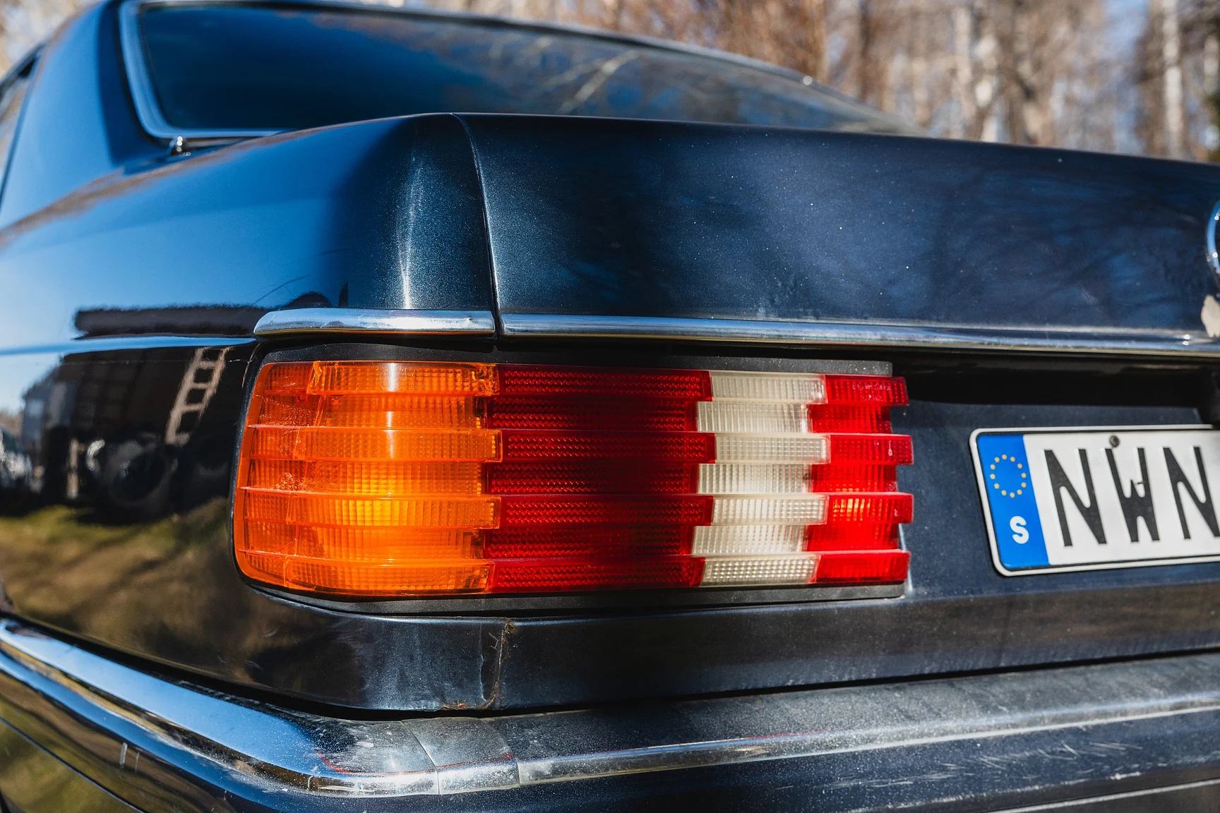 Exterior image of 1986 Mercedes-Benz 560 SEC  (18)