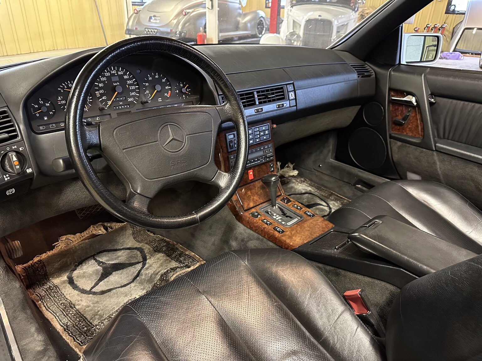 Interiörbild 1993 Mercedes-Benz SL 320