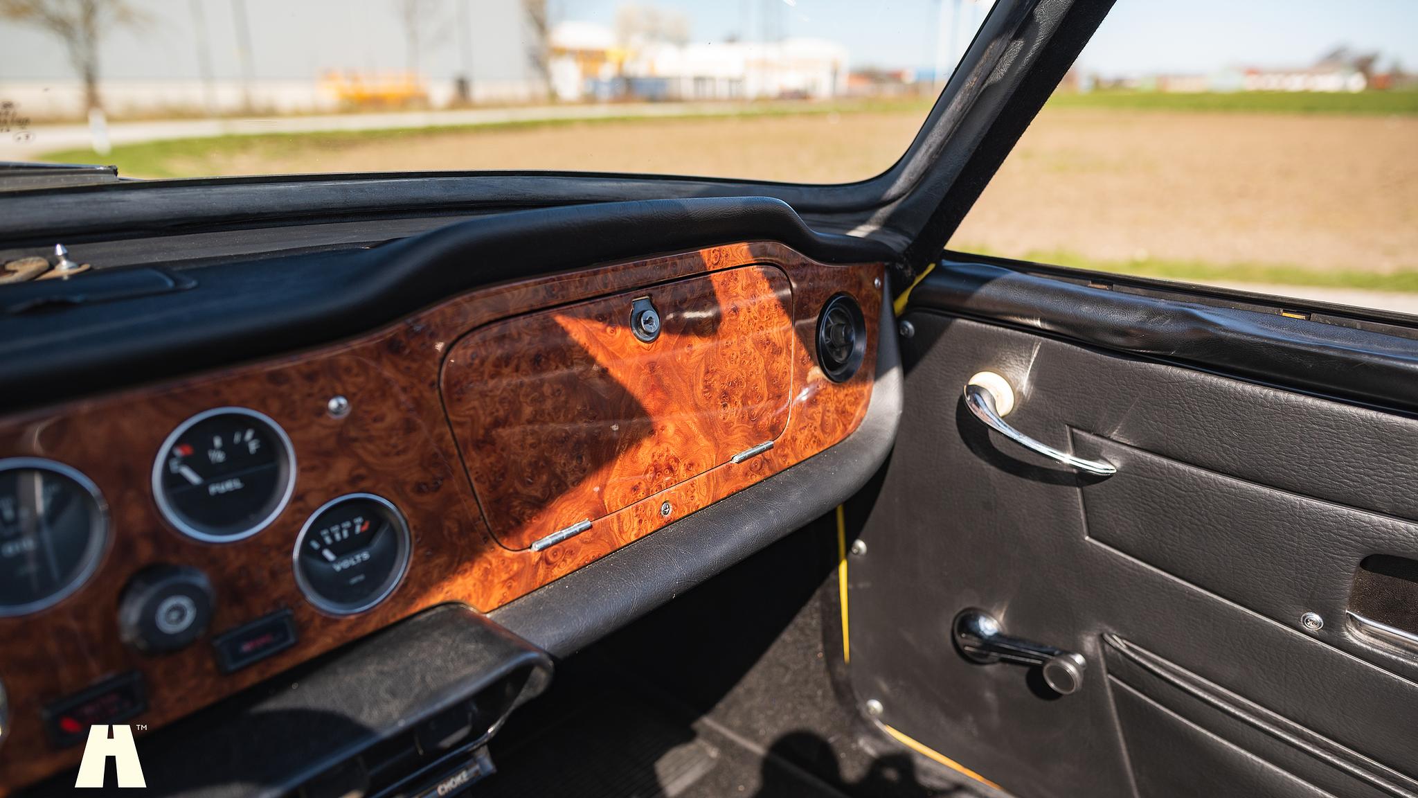 Interior image of 1974 Triumph TR6 (14)