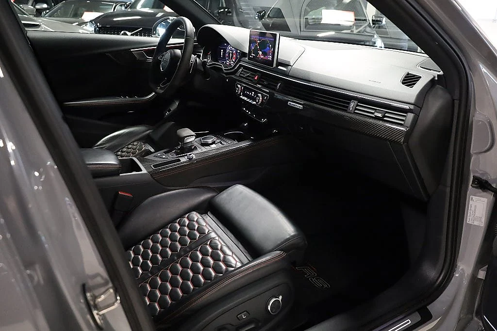 Bild von 2018 Audi RS4 (10)