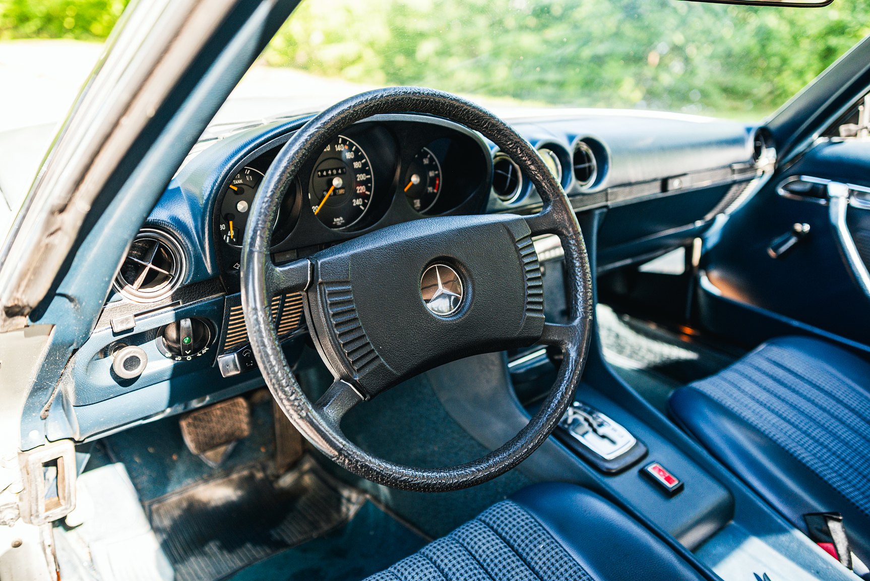 Interior image of 1972 Mercedes-Benz 350 SL