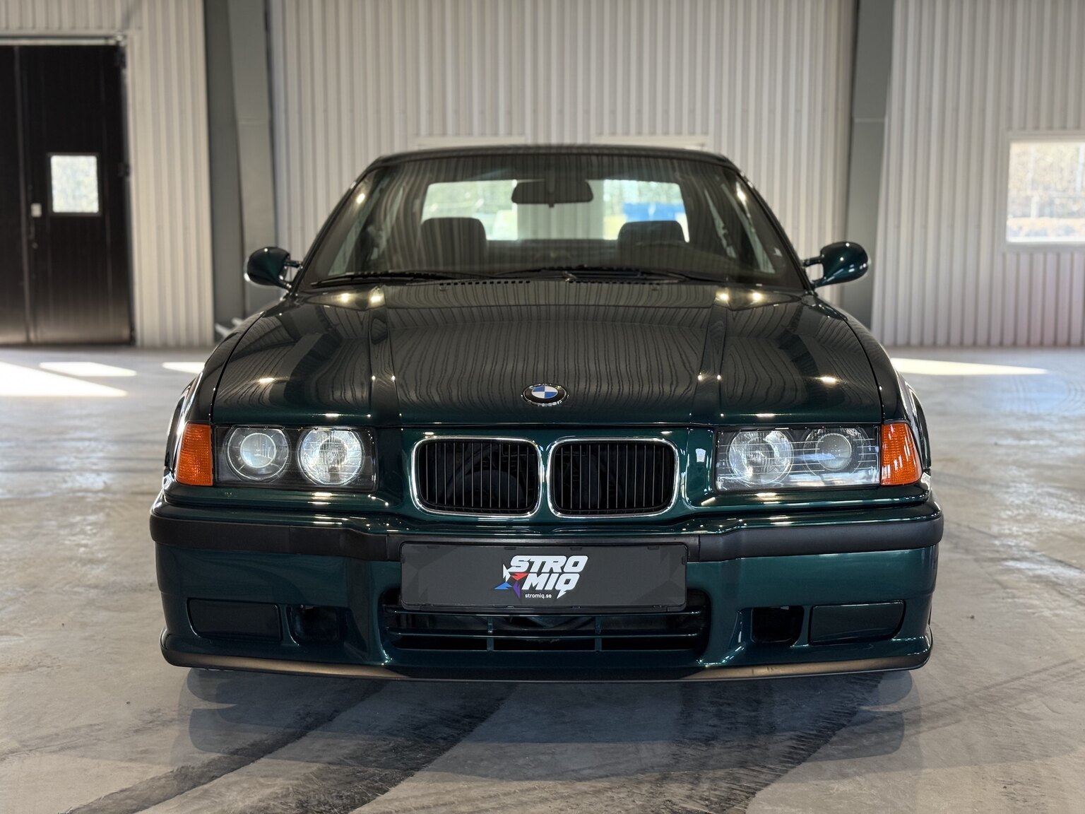 Exteriörbild på 1995 BMW 325i Coupé AVUS Edition "No Reserve Auction"