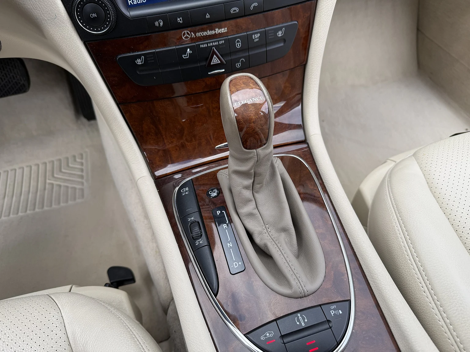 Interiörbild 2004 Mercedes-Benz E 500 7G-Tronic (11)