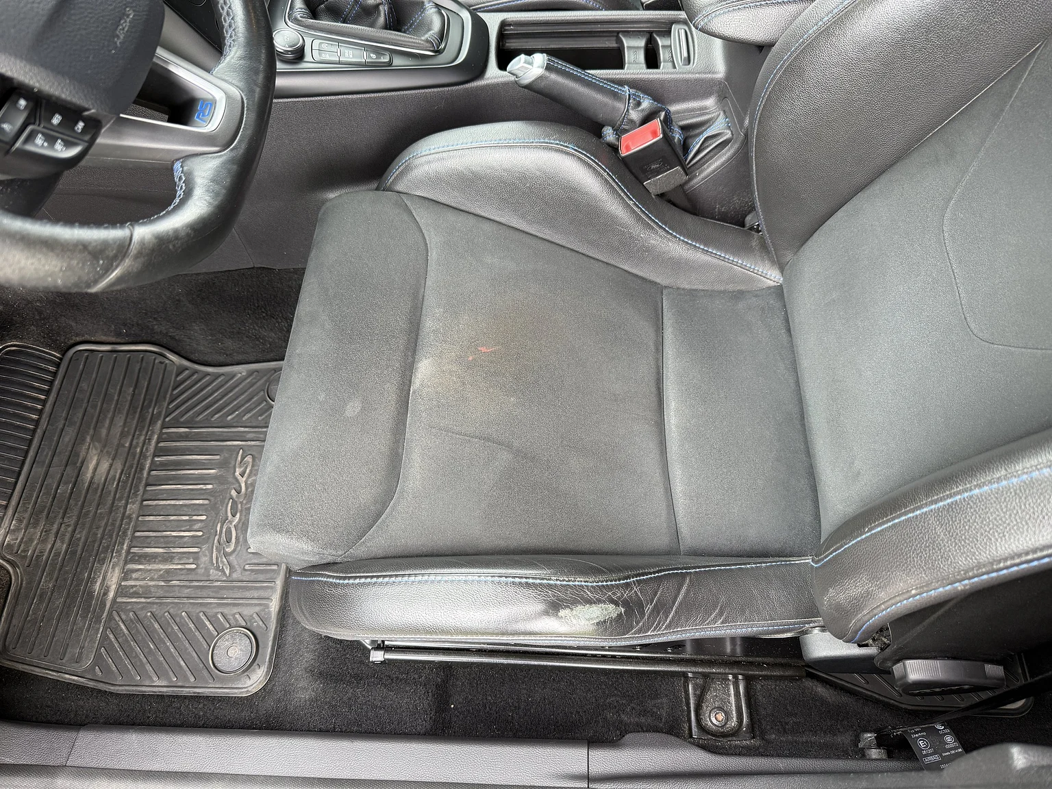 Interior image of 2016 Ford Focus RS (11)