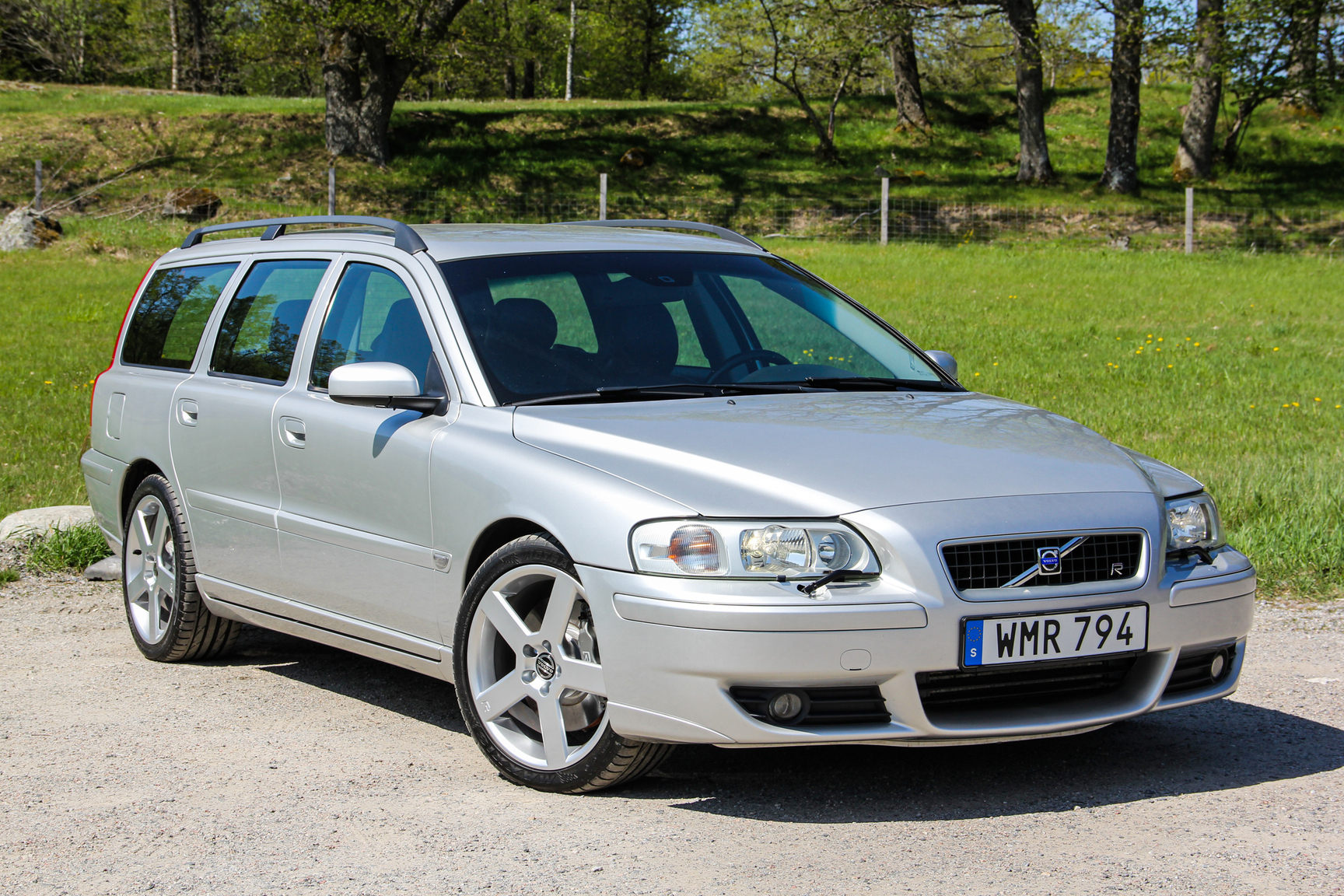 Exterior image of 2005 Volvo V70 R AWD (2)