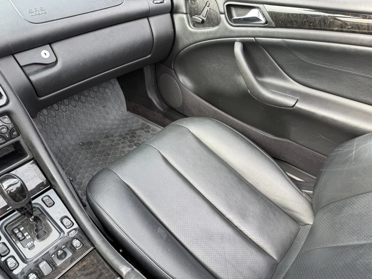Innenraumfoto von 2001 MERCEDES-BENZ CLK 230 Kompressor Cabriolet (22)