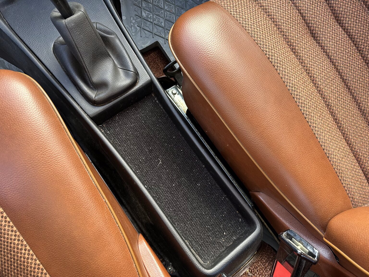 Interiörbild 1975 Mercedes Benz 200