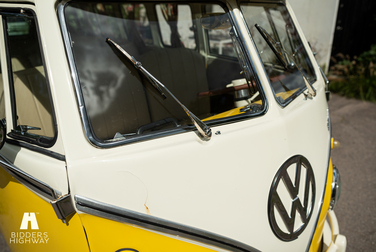 Exteriörbild på 1974 Volkswagen T1 Split Window  