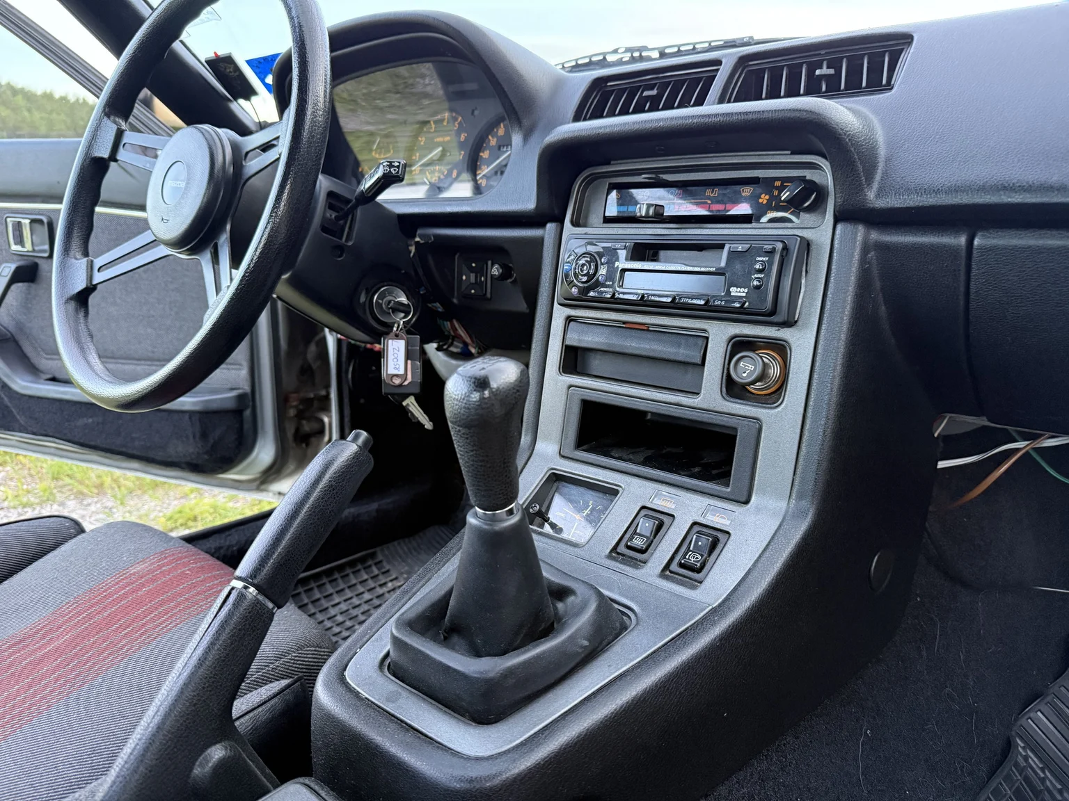 Interior image of 1983 Mazda RX-7 (54)